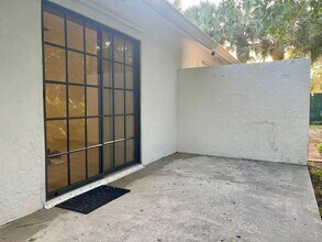 654 Manor Dr in Boynton Beach, FL - Building Photo - Building Photo