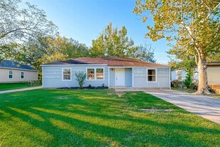 515 Bluebonnet Dr in La Marque, TX - Building Photo