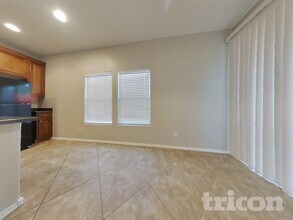 4912 N 109th Ave in Phoenix, AZ - Foto de edificio - Building Photo