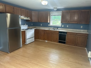 8 Cornerbrook Cir in Windham, ME - Building Photo - Building Photo