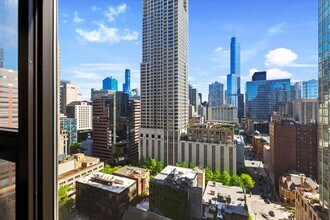 30 E Huron St, Unit 2003 in Chicago, IL - Building Photo - Building Photo