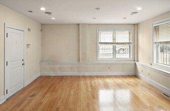 178 W 4th St, Unit 1A in Boston, MA - Building Photo - Building Photo