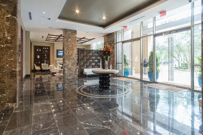 7 Riverway Dr in Houston, TX - Foto de edificio - Building Photo