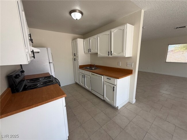property at 5208 Greene Ln