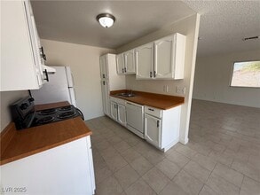 5208 Greene Ln in Las Vegas, NV - Building Photo - Building Photo