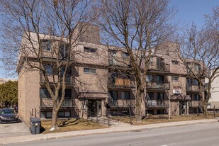 415 De La Concorde Boul O in Laval, QC - Building Photo