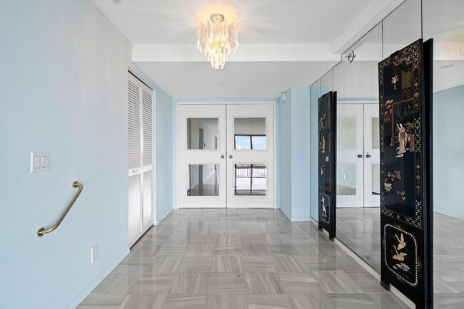 1900 Consulate Pl in West Palm Beach, FL - Foto de edificio - Building Photo