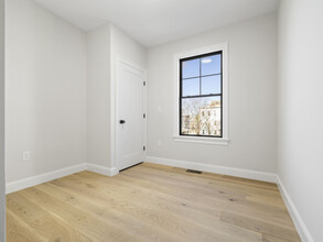 48R Woodward St, Unit R in Boston, MA - Building Photo - Building Photo