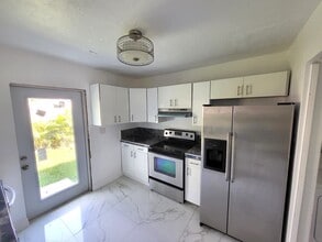 18725 SW 100th Ave in Cutler Bay, FL - Building Photo - Building Photo