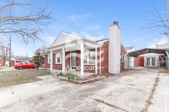 10100 McNeely Lake Dr in Louisville, KY - Foto de edificio - Building Photo