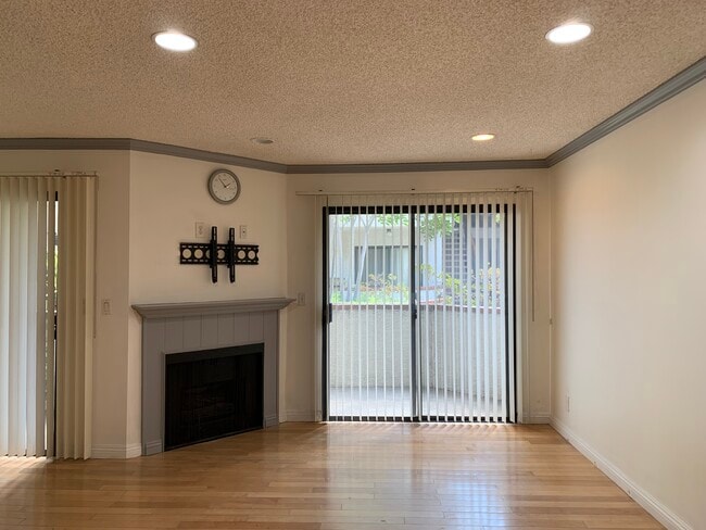 315 S Harvard Blvd, Unit 109 in Los Angeles, CA - Building Photo - Building Photo