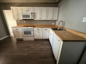 321 E Chestnut St in Lancaster, PA - Building Photo