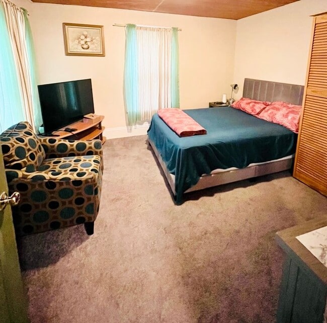 1523 River St in Boston, MA - Foto de edificio - Building Photo