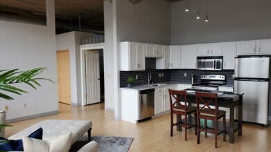 521 S 7th St, Unit 424 in Minneapolis, MN - Building Photo - Building Photo