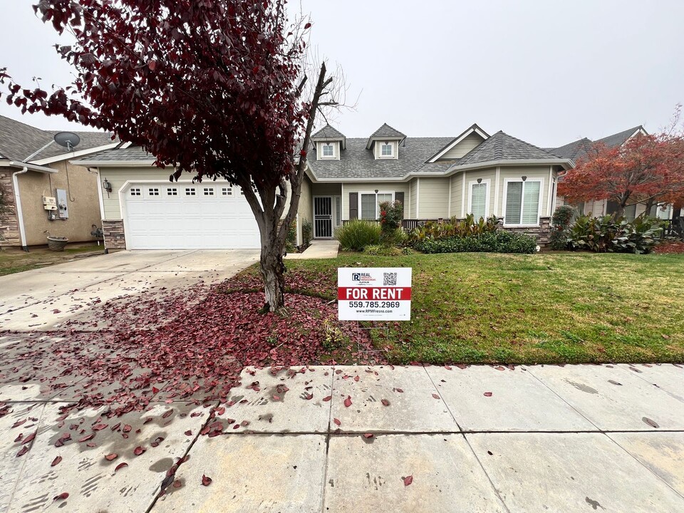 6859 E Cortland Ave in Fresno, CA - Building Photo