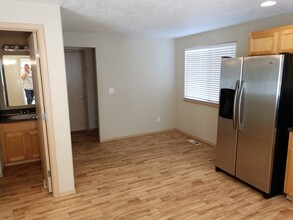 5760 Valleywood Loop SE in Salem, OR - Building Photo - Building Photo