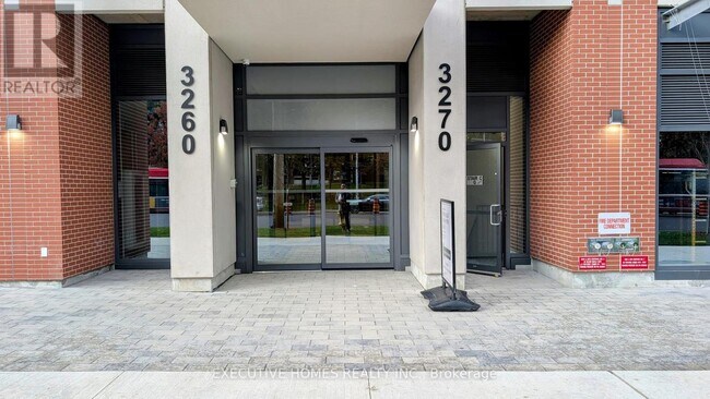 3270 Sheppard Ave E in Toronto, ON - Building Photo - Building Photo