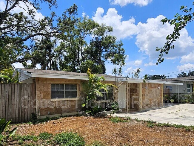2221 E Annie St in Tampa, FL - Building Photo - Building Photo