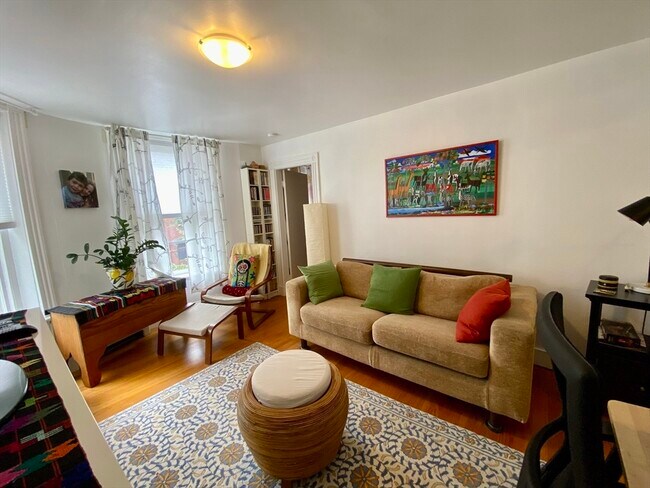 17 Perry St, Unit 2 in Brookline, MA - Building Photo - Building Photo