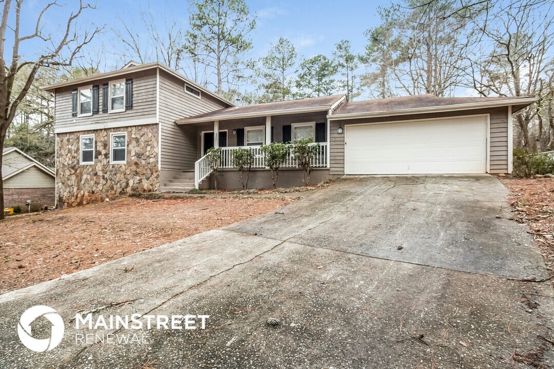 8355 Bridgewater Pl in Riverdale, GA - Building Photo