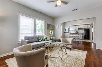 733 W Page Ave in Dallas, TX - Building Photo - Building Photo