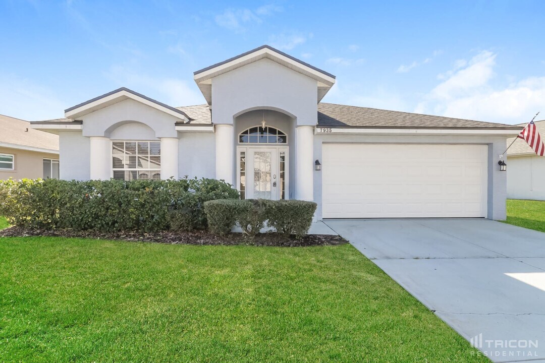 7935 Fashion Loop in New Port Richey, FL - Building Photo