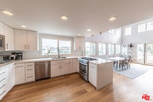 29 Lighthouse St in Marina Del Rey, CA - Building Photo