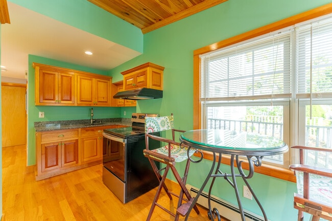 47 Stuart Ave in New London, CT - Building Photo - Building Photo