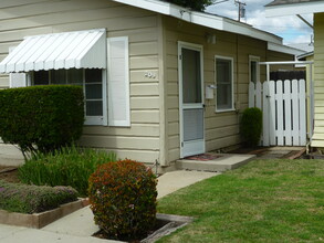 209 W Dexter St in Covina, CA - Building Photo - Building Photo