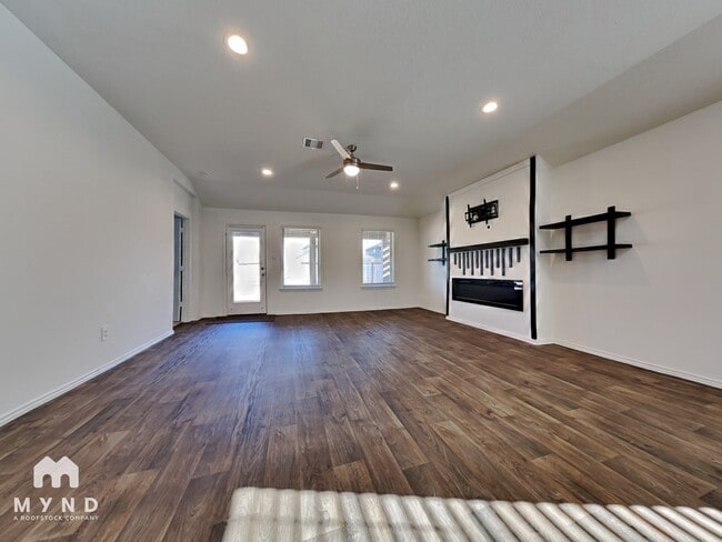 16034 Jordan Mdw Wy in Hockley, TX - Foto de edificio - Building Photo