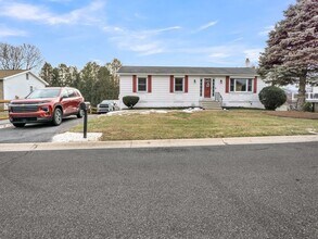 32 Maywood Ave in Sinking Spring, PA - Building Photo - Building Photo