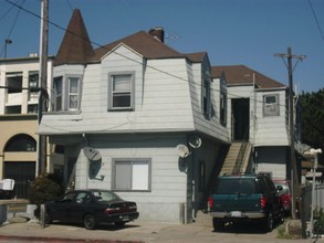 3300 San Leandro St in Oakland, CA - Building Photo - Building Photo