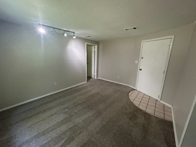 8724 Ocean Springs Rd in Ocean Springs, MS - Building Photo - Building Photo