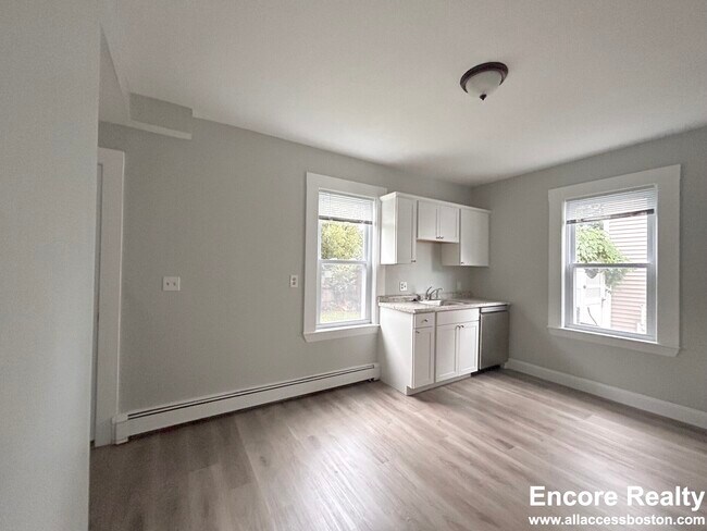 6 Swetts Ct, Unit 2 in Watertown, MA - Building Photo - Building Photo