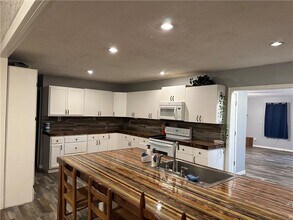7597 Rockbridge Rd SW in Lithonia, GA - Building Photo - Building Photo