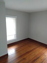 329 5th St, Unit 3 in Elyria, OH - Foto de edificio - Building Photo