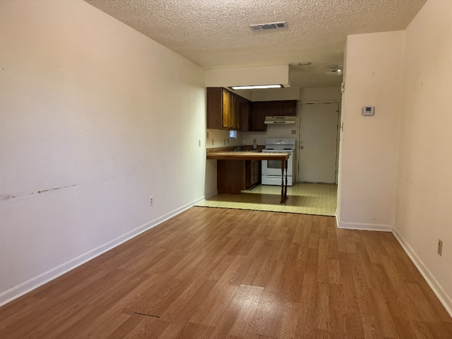 1611 W Elm St in Denison, TX - Building Photo - Building Photo