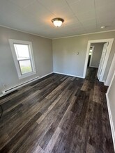 1027 W Sam St in Kent, WA - Building Photo - Building Photo