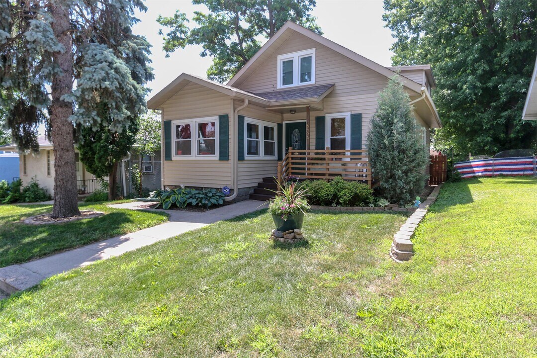 3306 Johnson St NE in Minneapolis, MN - Building Photo
