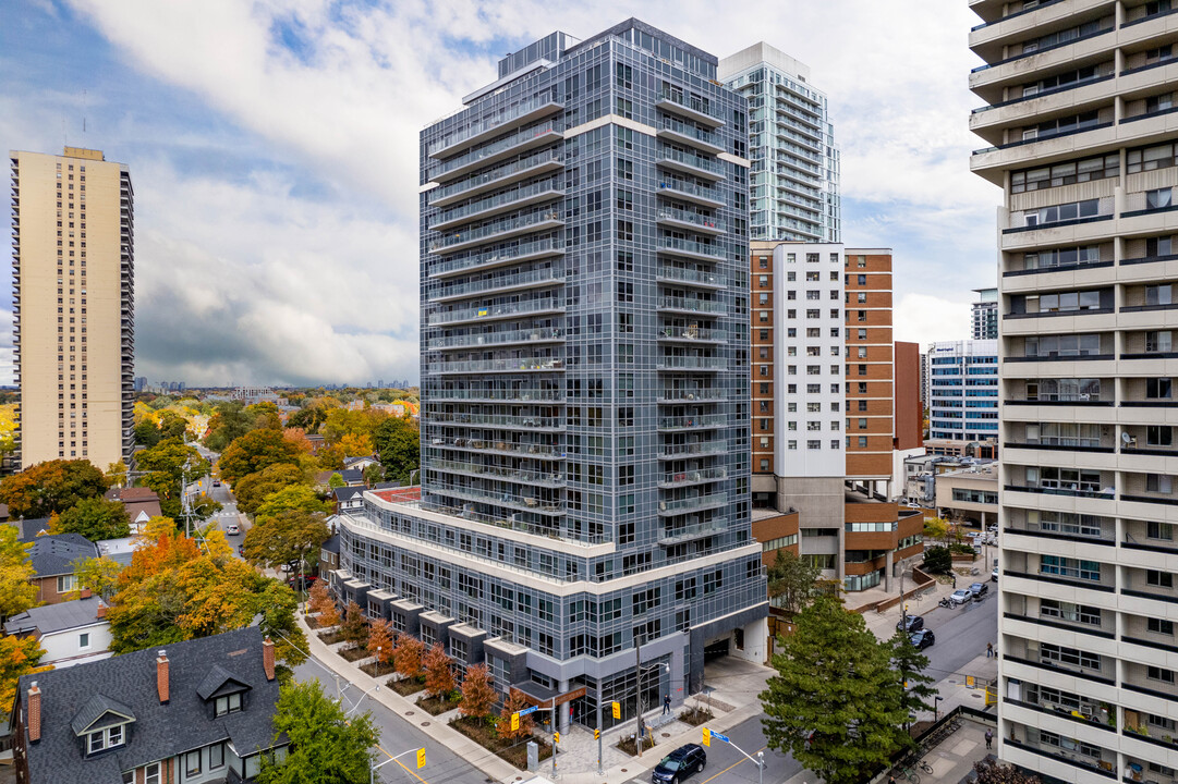 Neon Condominiums in Toronto, ON - Building Photo