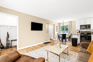 18423 Sharon Ln, Unit SI ID1032349P in Roseville, MI - Building Photo