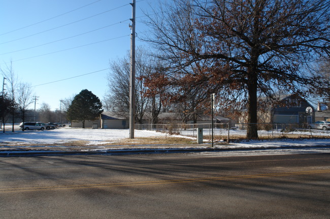 Quad County Manor in Mulvane, KS - Foto de edificio - Building Photo