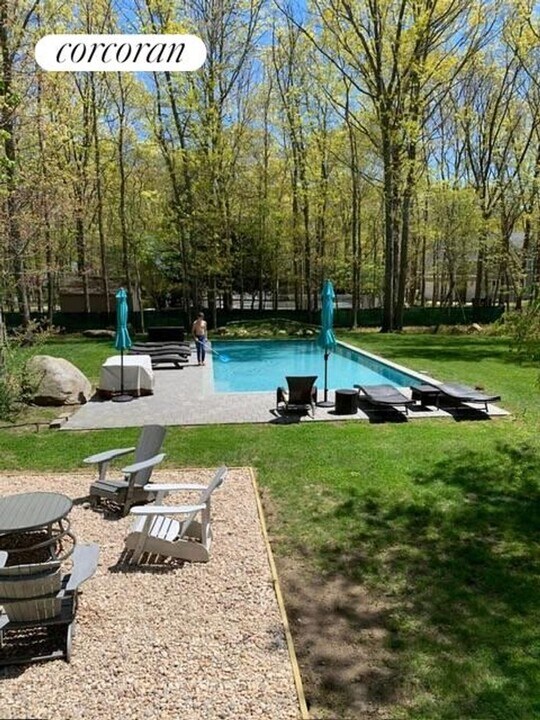 14 Great Cir Dr in Shelter Island, NY - Building Photo