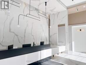 88 Queen St E in Toronto, ON - Building Photo - Building Photo