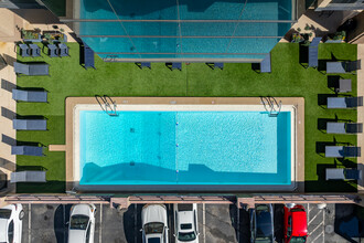 Arts Center Tower Apartments in Atlanta, GA - Foto de edificio - Building Photo