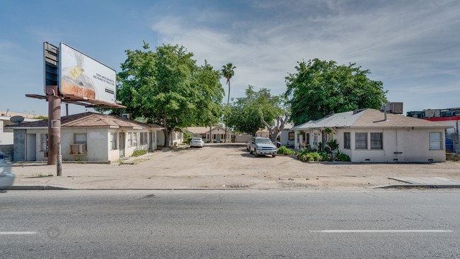 4005 Niles St in Bakersfield, CA - Building Photo - Building Photo