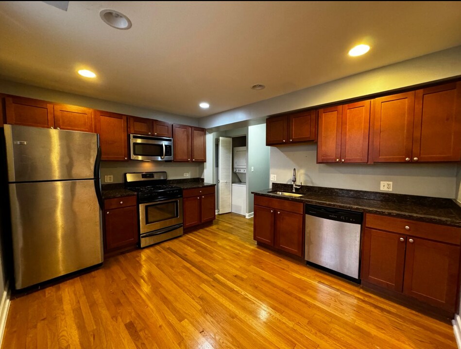3641 W Leland Ave in Chicago, IL - Building Photo