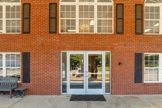 ANTHONY SQUARE SENIOR LIVING in Terre Haute, IN - Foto de edificio - Building Photo