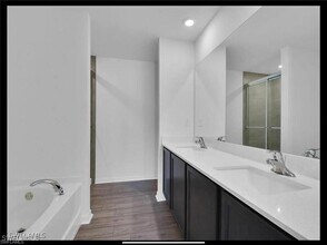 184 Yager Cir in Ft. Myers, FL - Building Photo - Building Photo