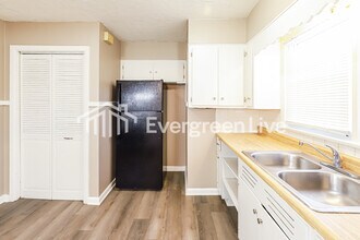 10008 E 78 Terrace in Raytown, MO - Building Photo - Building Photo